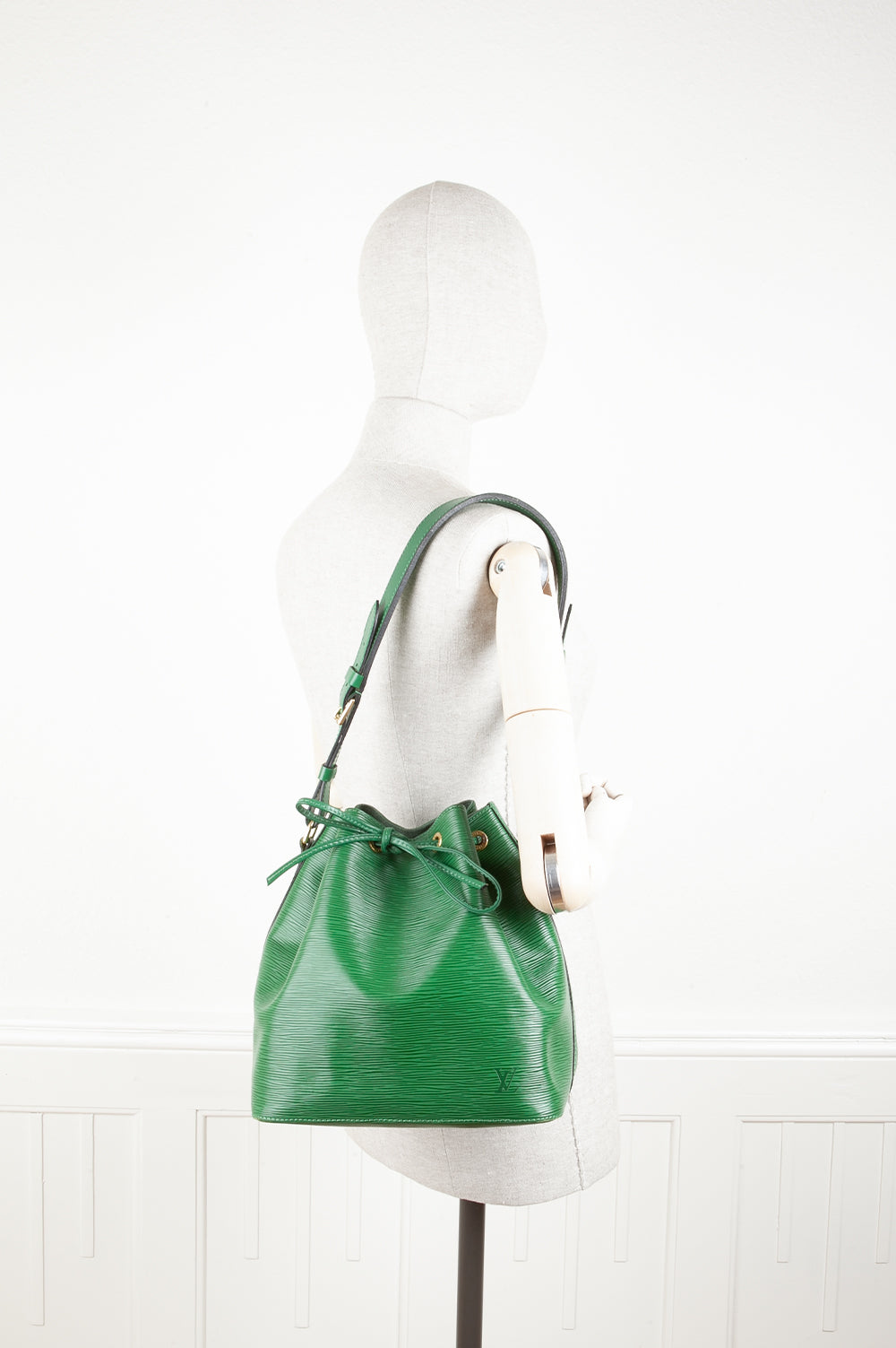 LOUIS VUITTON Petit Bag Noe Epi Green