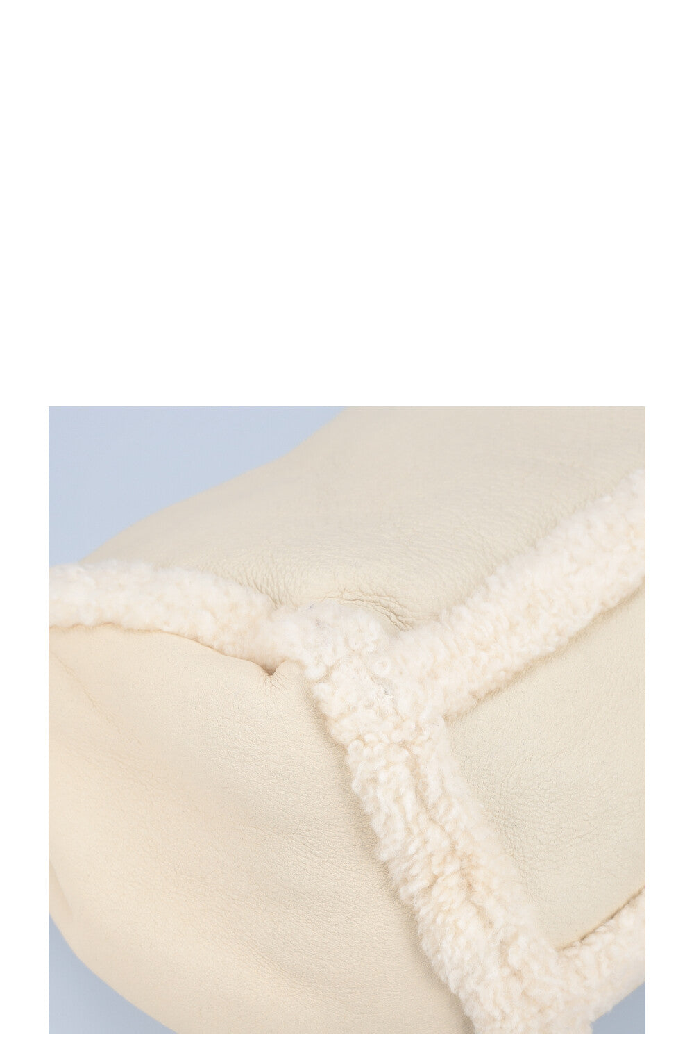 SAINT LAURENT Sac Nolita Shearling Ivoire