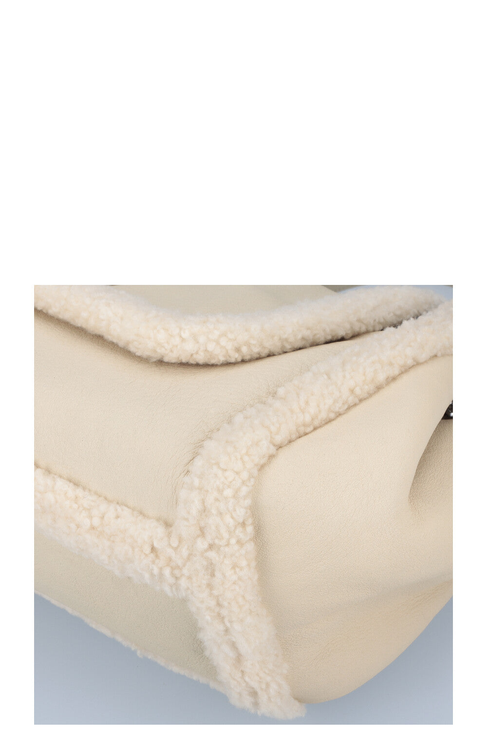 SAINT LAURENT Sac Nolita Shearling Ivoire