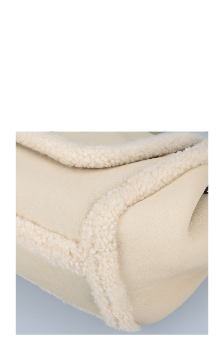 SAINT LAURENT Sac Nolita Shearling Ivoire