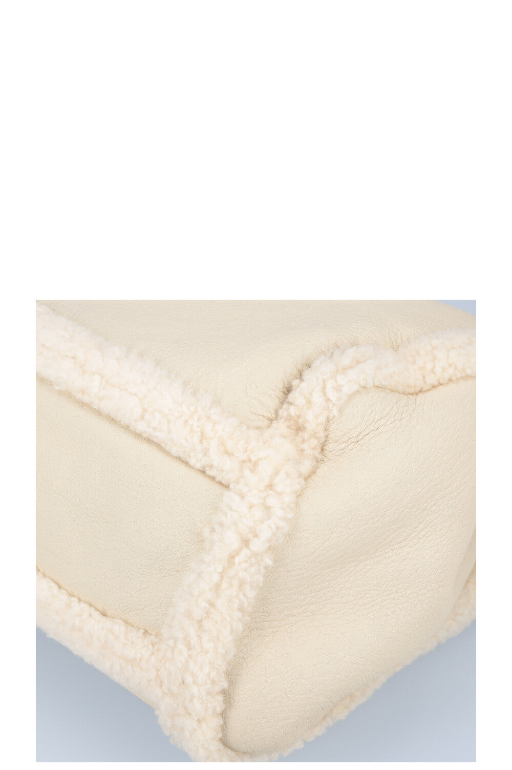 SAINT LAURENT Sac Nolita Shearling Ivoire